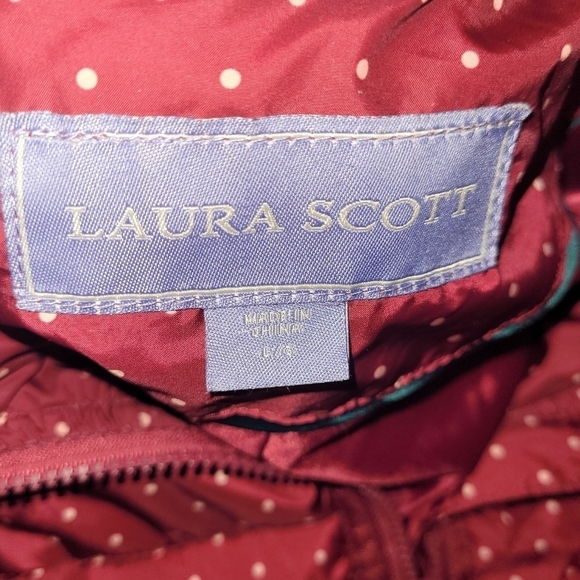 Laura Scott  size lg - Picture 3 of 3